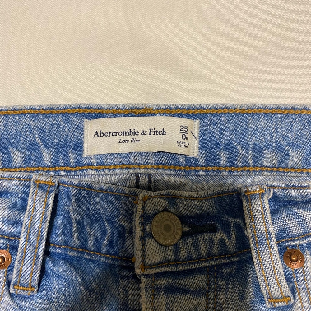A&F low rise jeans - Picture 3 of 6